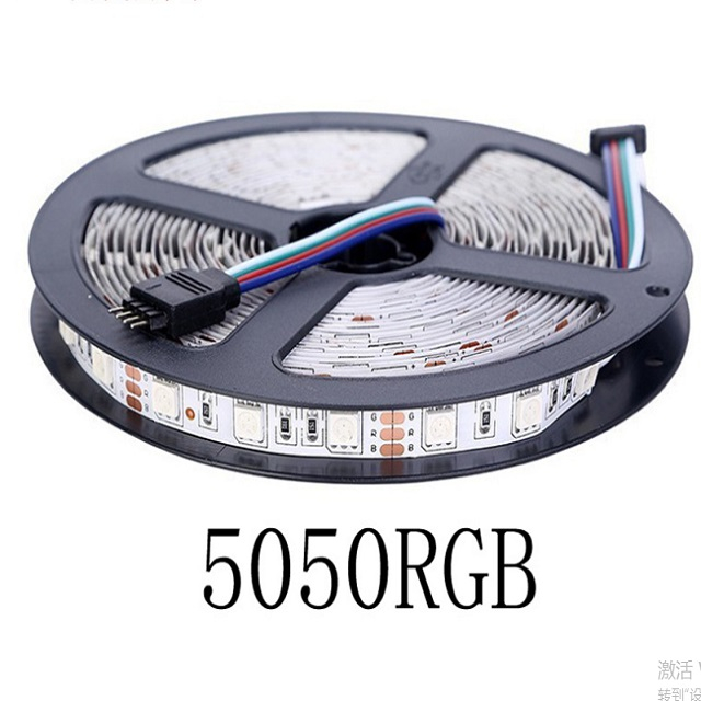 Bande lumineuse LED couleur RVB 12 V/24 V utilis&eacute;e pour la publicit&eacute;.